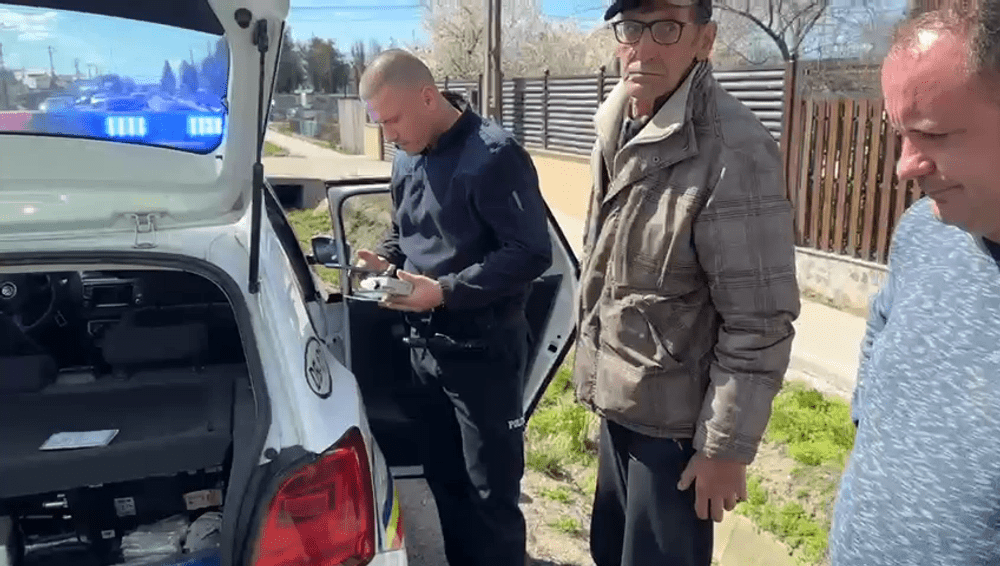 Explicația halucinantă a unui șofer care a băgat doi motocicliști în șanț și a fugit: „Circula prea tare” VIDEO