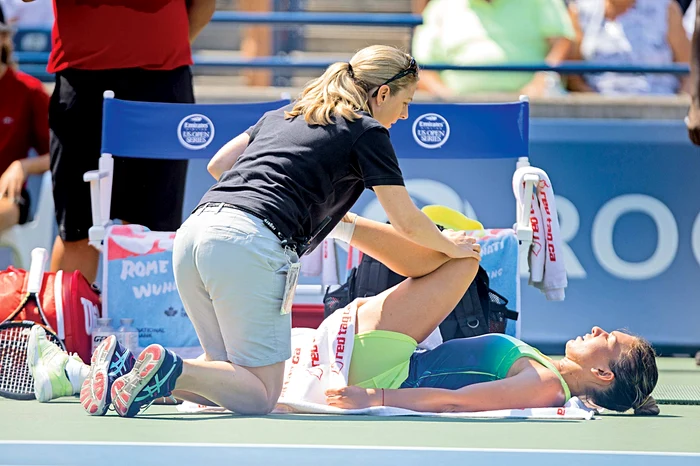 Setul I, scor 6-5. Simona Halep a cerut pentru  prima dată ajutorul  medicului, din cauza unor crampe la picior