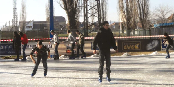 Tinerii au profitat de vremea frumoasă pentru a face mişcare. foto: Cătălin Căruntu