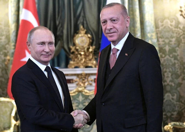 Vladimir Putin (stânga) şi Recep Tayyip Erdogan FOTO EPA-EFE