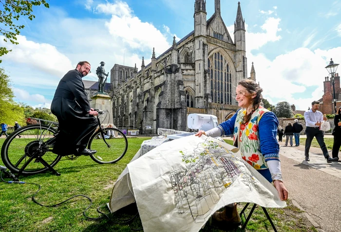 Harriet Riddell a brodat Catedrala Winchester (Foto: Profimedia)