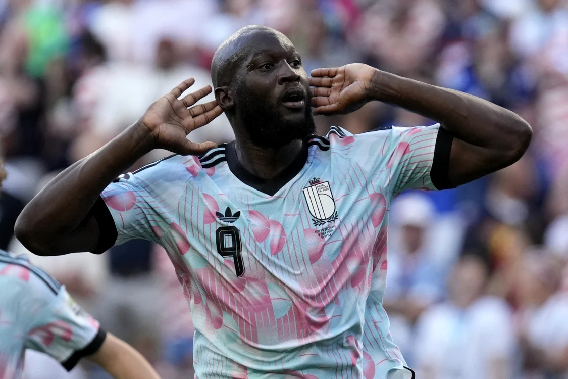 Lukaku a stabilit rezultatul final și s-a bucurat alături de fani (Foto: EPAImages)