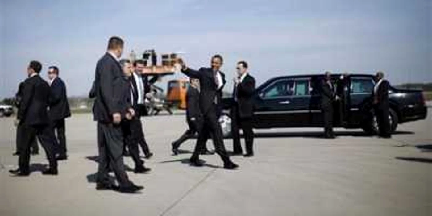 Barack Obama, președintele SUA, însoțit de agenți ai Secret Service