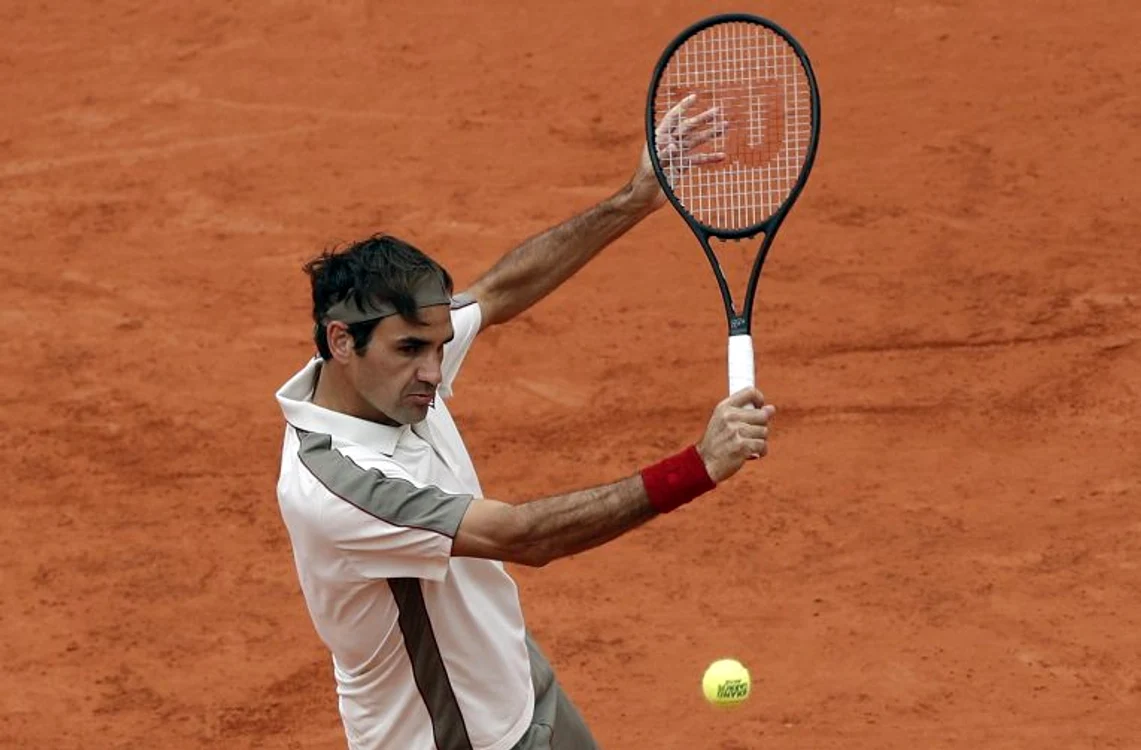 Roger Federer revine pe zgurăFOTO: EPA