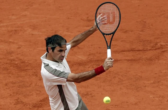 Roger Federer revine pe zgurăFOTO: EPA