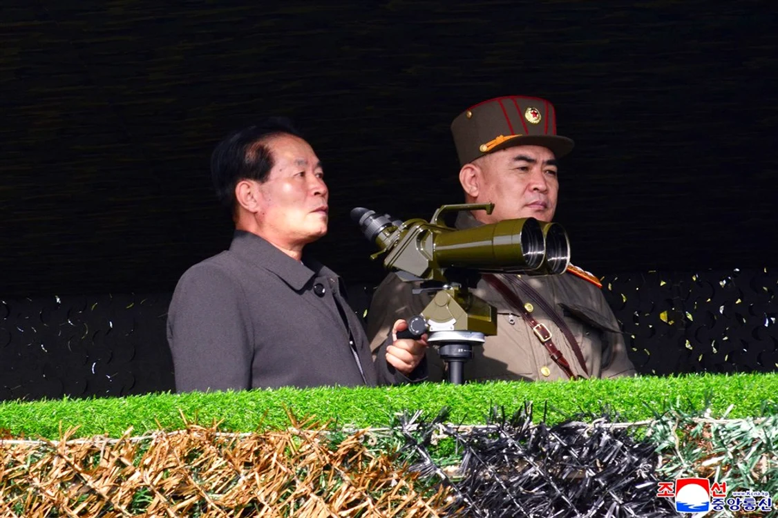 Pak Jong Chon, în stânga imaginii, la un eveniment din 2021 Foto EPA EFE
