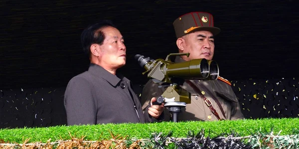 Pak Jong Chon in stanga imaginii foto epa efe