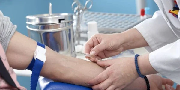 Riscul de cancer de prostată se poate evalua prin măsurarea nivelului antigenului specific prostatic din sânge 