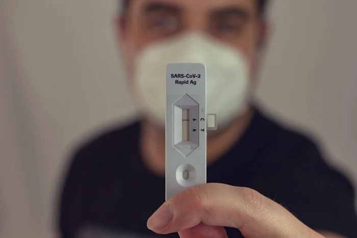 
    Doar anumite teste anti Covid sunt acceptate în România, iar testarea se face la medic, nu acasă  