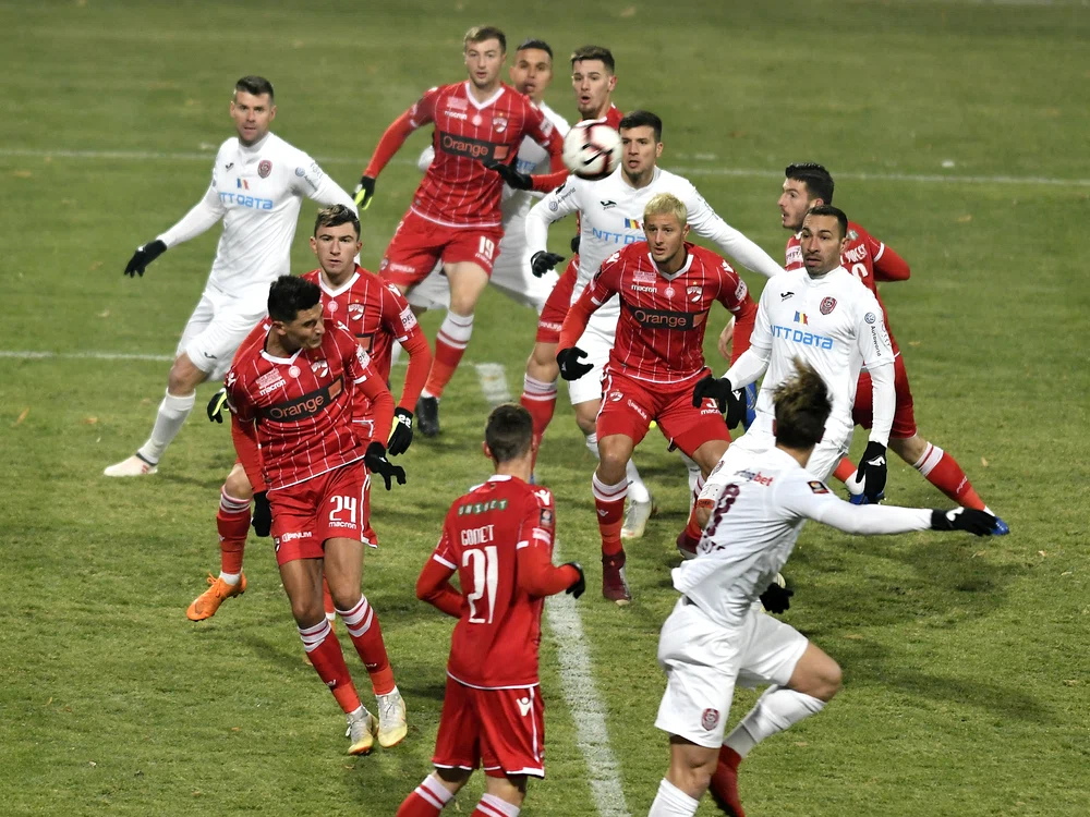 
    Alb-roşii au pierdut şi cu CFR Cluj, scor 0-3, şi în Ştefan cel Mare nu ruşinea e marea problemă acum, ci fiorii reci ai retrogradăriiFOTO: Sportpictures.eu  