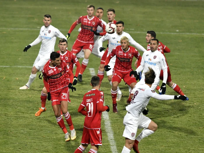Alb-roşii au pierdut şi cu CFR Cluj, scor 0-3, şi în Ştefan cel Mare nu ruşinea e marea problemă acum, ci fiorii reci ai retrogradăriiFOTO: Sportpictures.eu