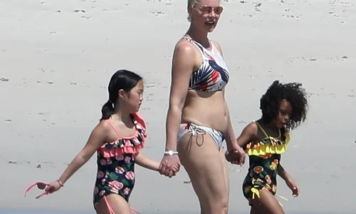 *EXCLUSIVE* Katherine Heigl and Josh Kelly take a break South of the Border jpeg