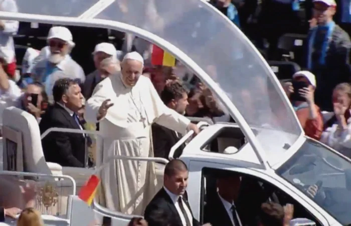 papa francisc la blaj. foto captura video