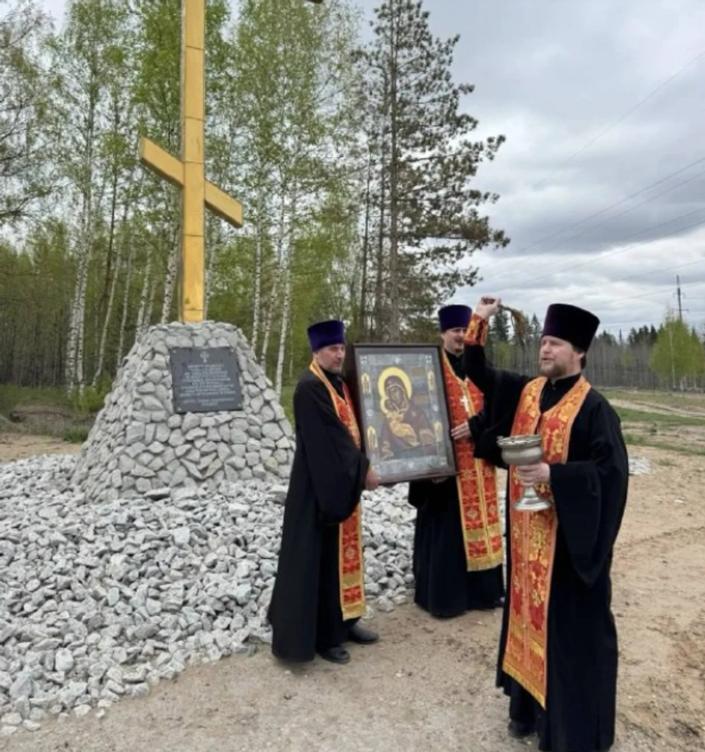 Preoți ruși „luptă” împotriva dronelor ucrainene. Au scos icoana Maicii Domnului pe străzi și au sfințit un oraș