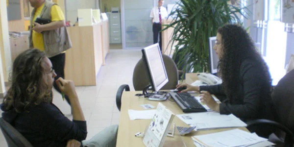 Tot mai mulţi tineri care au copii încheie asigurări pe viaţă