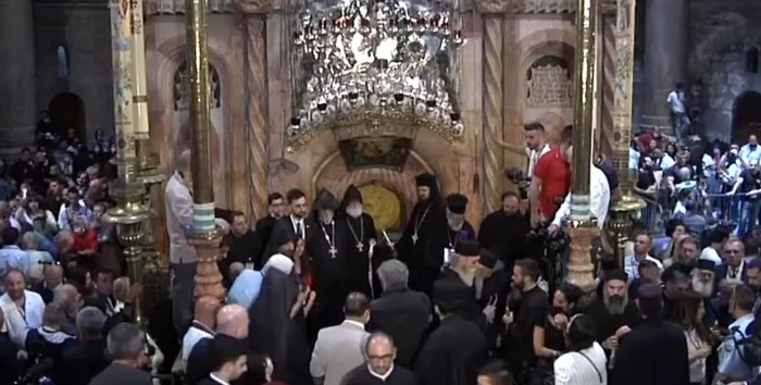 La Ierusalim, la Mormântul lui Iisus Hristos, este aşteptată venirea Luminii Sfintefoto: captură YouTube