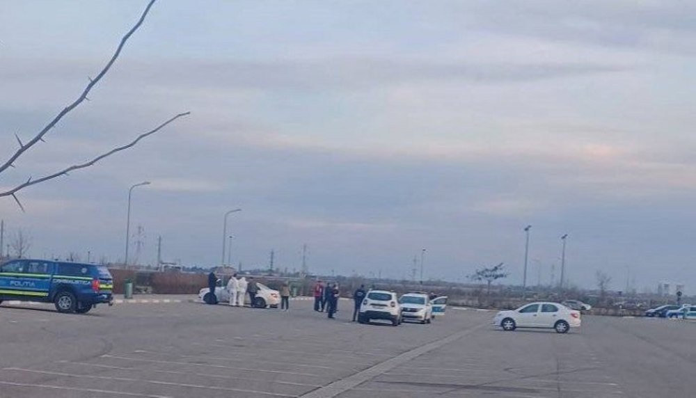 Un bărbat a fost descoperit înjunghiat mortal într-o maşină, în Parcul Municipal Ploiești Vest. Ce spun anchetatorii 