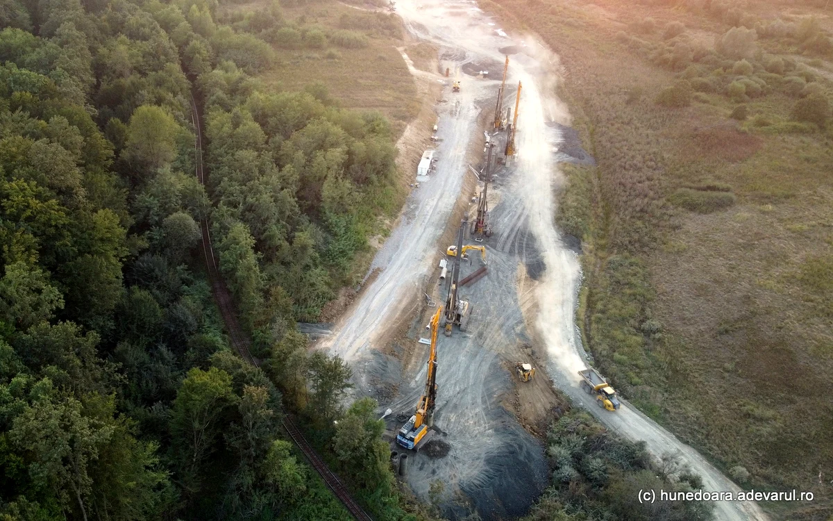 Lucrări la Autostrada cu tuneluri din vest. Foto: Daniel Guță ADEVĂRUL