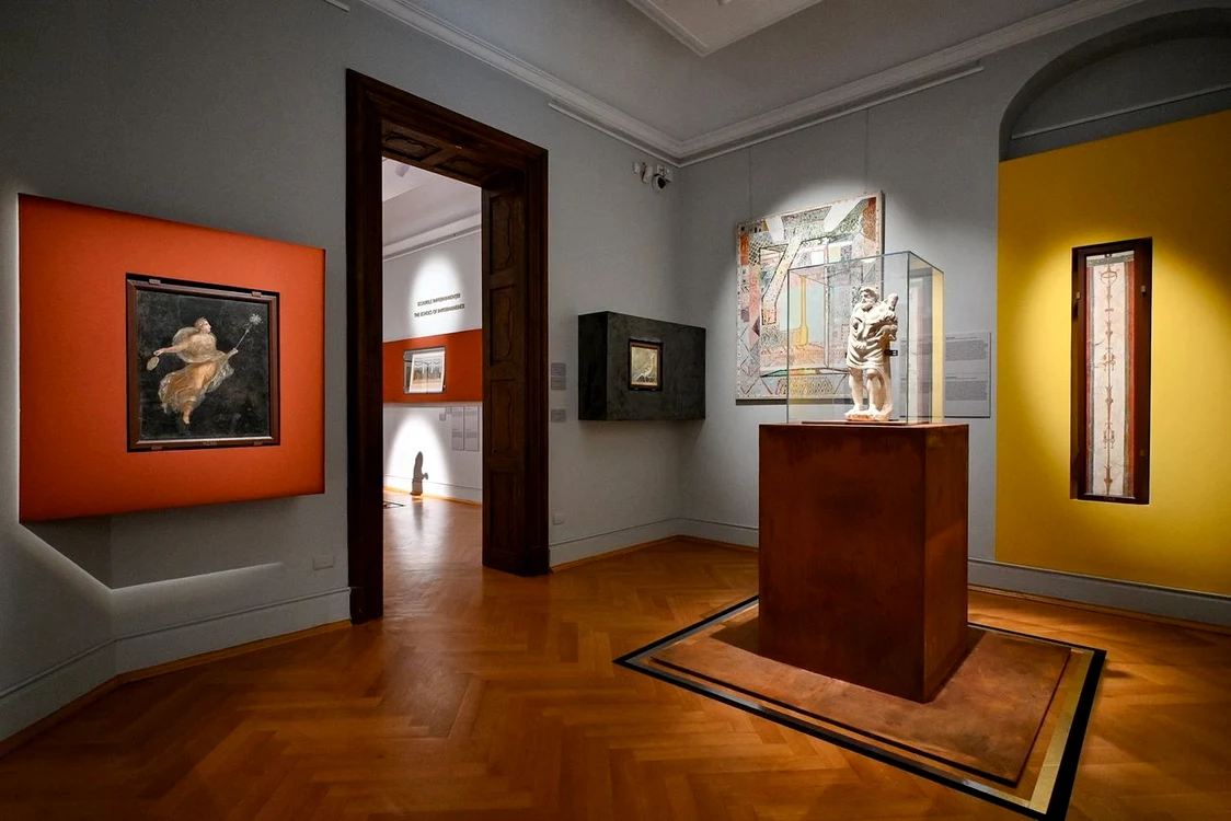 Expoziția  „Fragilitatea Eternului” (© Muzeul Național de Artă Timișoara)