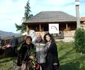 Laura, alături de doi buni prieteni