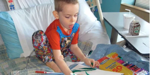 Aidan Reed desenează şi pe patul de spital  