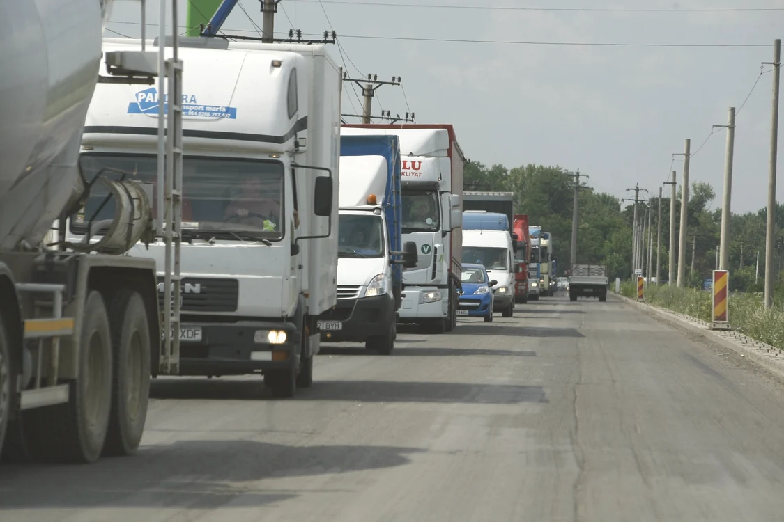 
    Bară la bară se circulă acum pe Centura de Sud a Capitalei   
