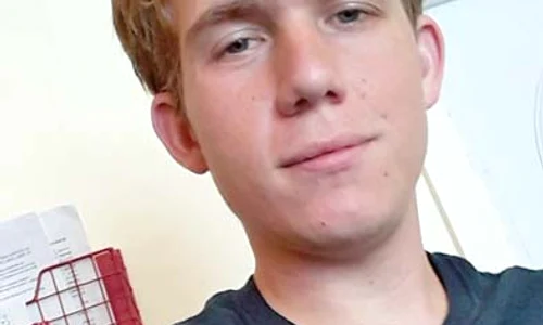 Jacob Lewis Dwod din Florida a fost salvatorul puiului de veveriţă jpeg