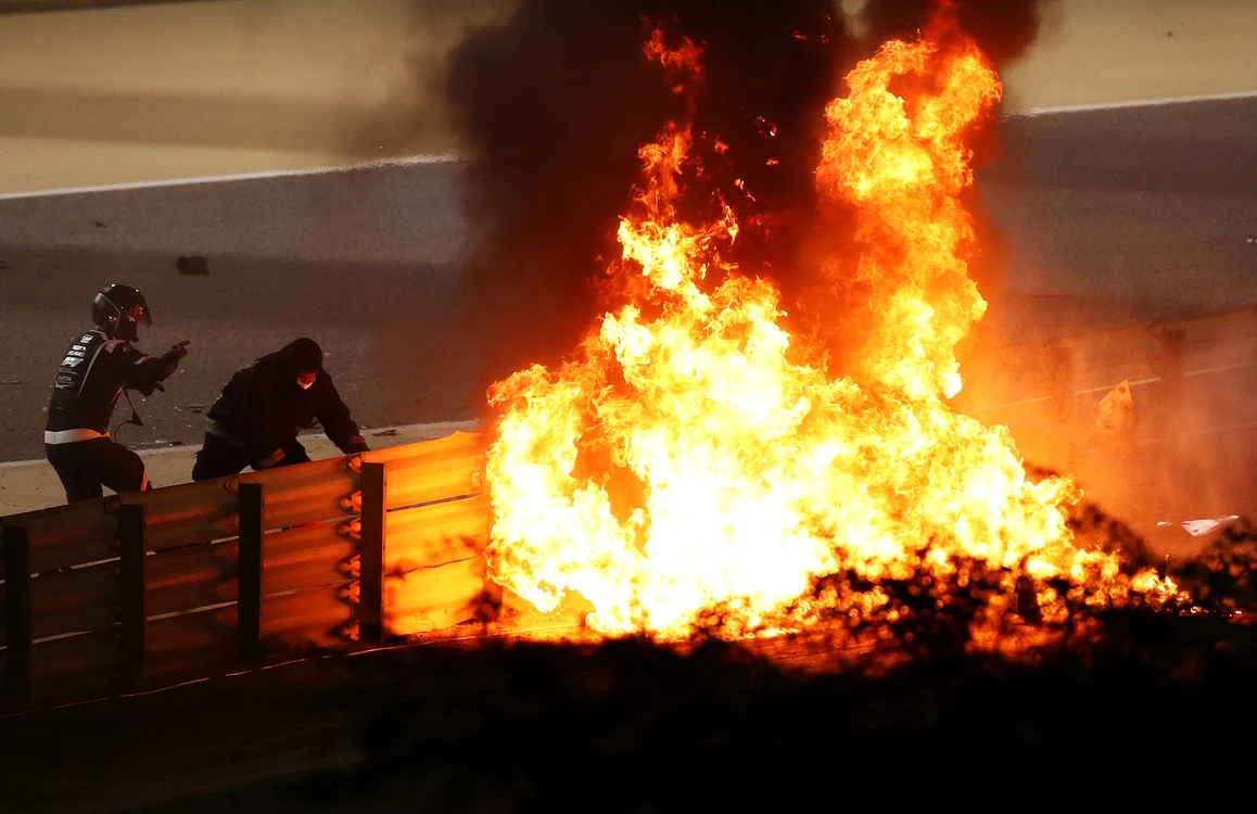 
     Monopostul lui Grosjean a ars violent Monopostul lui Grosjean a ars violent / Foto: Guliver / GettyImages  