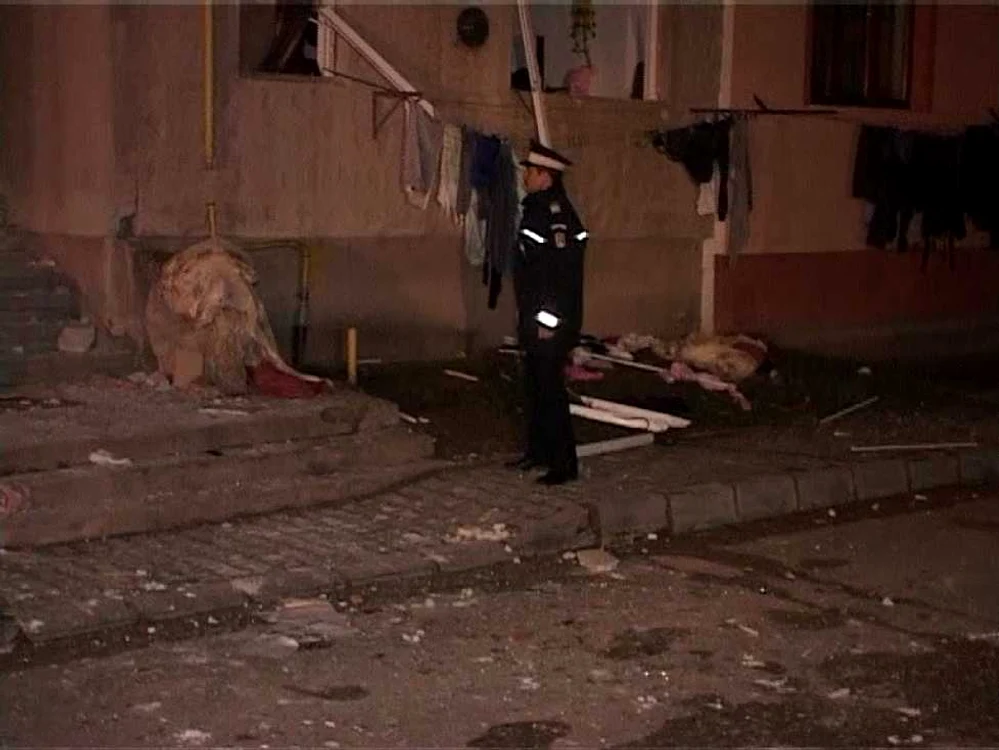Explozia a afectat structura de rezistenţă a blocului FOTO: TV SUD (captură)