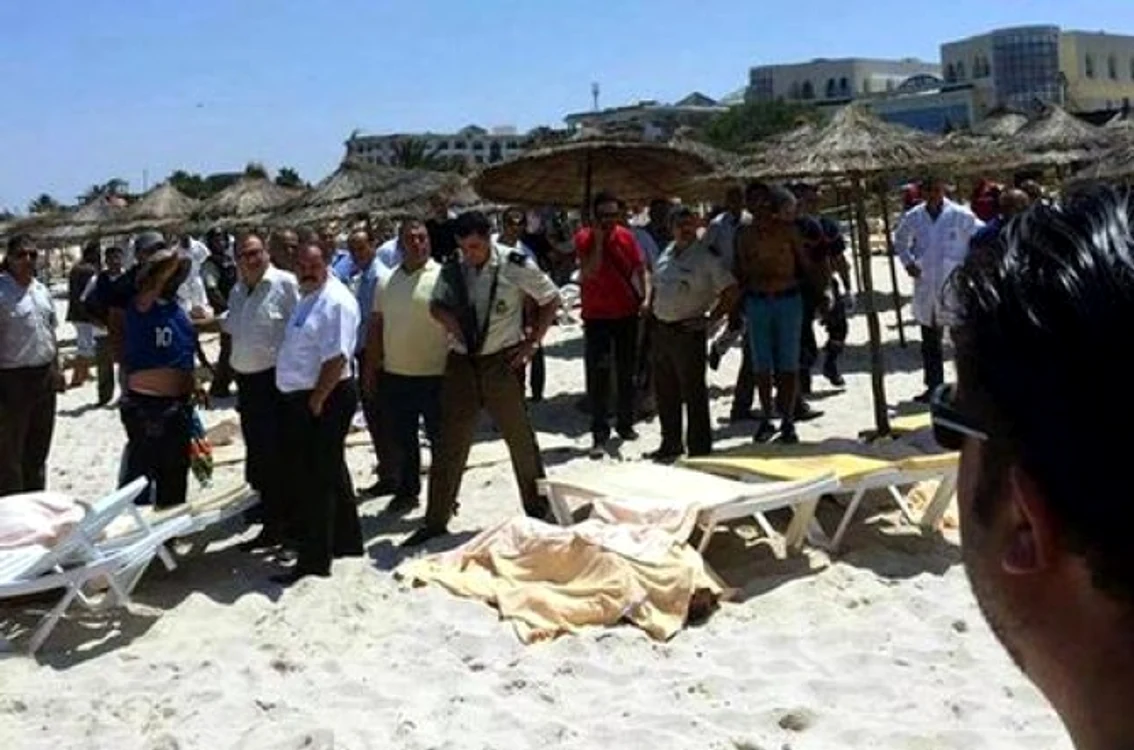 38 de turiști străini au fost uciși pe o plajă din Tunisia