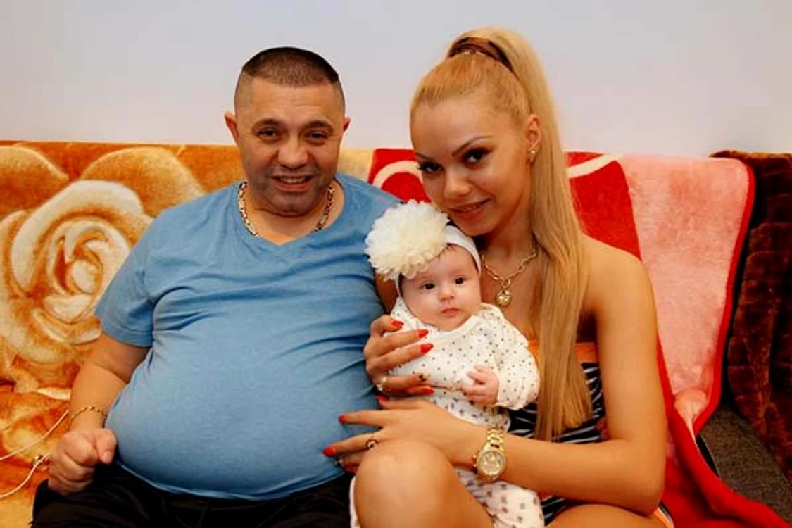 Nicolae, alături de cele două minune ale sale, micuţa Anais şi Mădălina