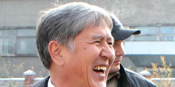 Candidatul sprijinit de Moscova, Almazbek Atambaiev, pare încrezător în șansele sale. 