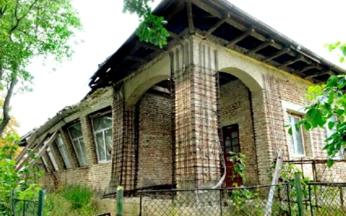 Lucrările la şcoala Tansa au fost abandonate din 2007 FOTO Ziarul de Iaşi