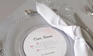 Oana Roman a avut la petrecere farfurii personalizate, unde a explicat evenimentele pe care le sărbătorește  jpeg