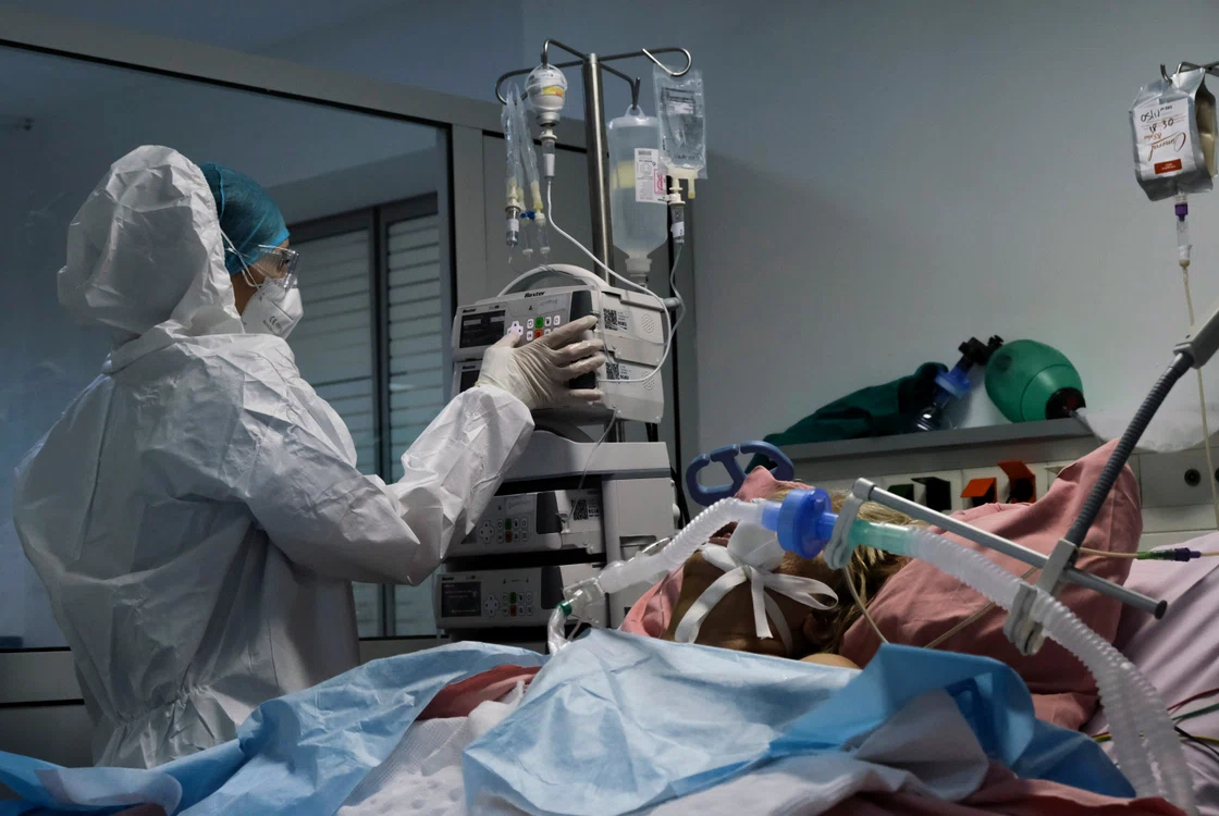 
    Tânărul, care nu era vaccinat, fusese intubat chiar în seara în care soţia lui a născutfoto: Shutterstock  