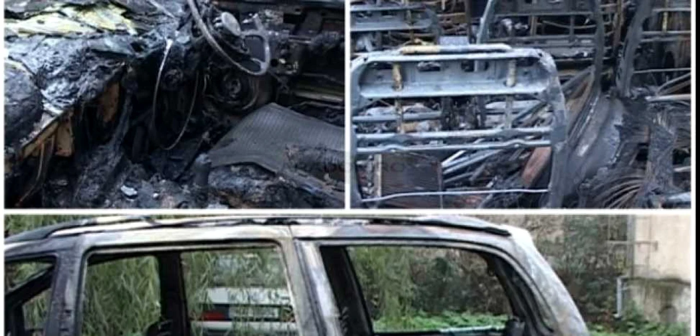 Aşa a arătat maşina după stingerea flăcărilor FOTO romaniatv.net