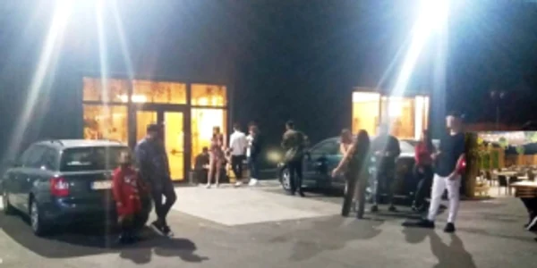 Petrecerea de majorat a fost spartă de poliţişti FOTO Facebook/Iulia Stan