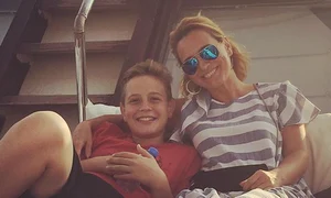 andreea esca aris 0 png