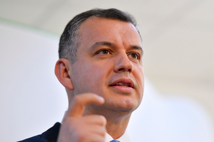 „Guvernul din pădure”. Cum răspunde Eugen Tomac sp
