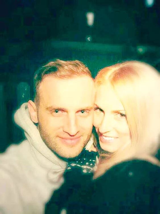 Mirela Lavric pare foarte apropiată de solistul Sorin Brotnei