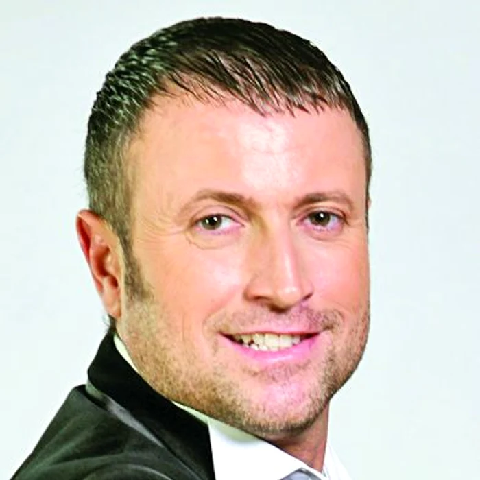 Cătălin Botezatu acuză dureri la genunchi şi ia pastile şi face masaj