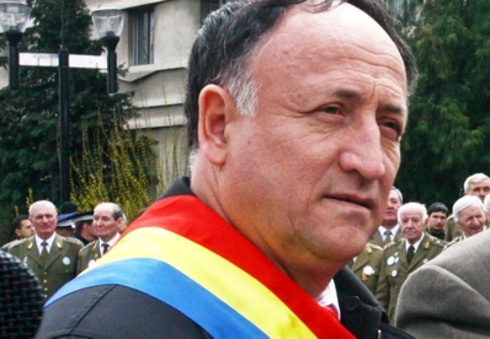 Primarul orașului Pitești, Tudor Pendiuc, este suspectat că a luat mită un milion de euro