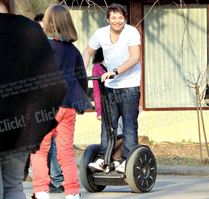 Fiul cel mare al finanţatorului dinamovist a atras privirile curioşilor (fotografii: Mihai Ionescu)