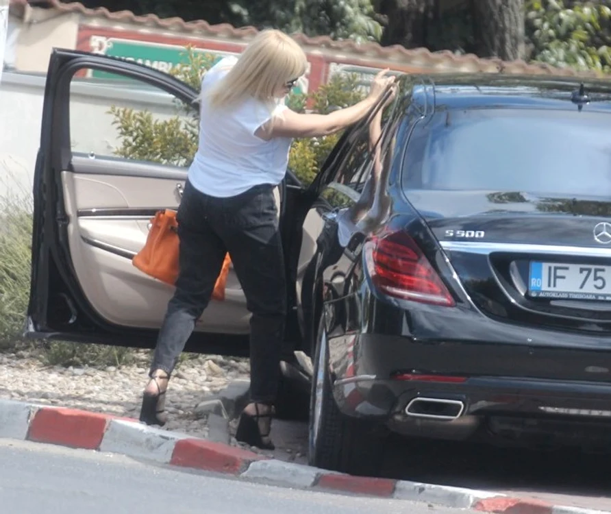 
    În urmă cu exact două săptămâni, la Curtea de Apel, Elena Udrea a purtat o ținută cumintefoto: Adevărul  