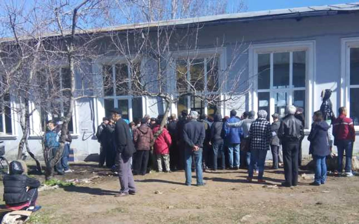 Slatina: imagine de la distribuirea alimentelor de la UE către nevoiaşii din oraş  (FOTO: Mugurel Manea)
