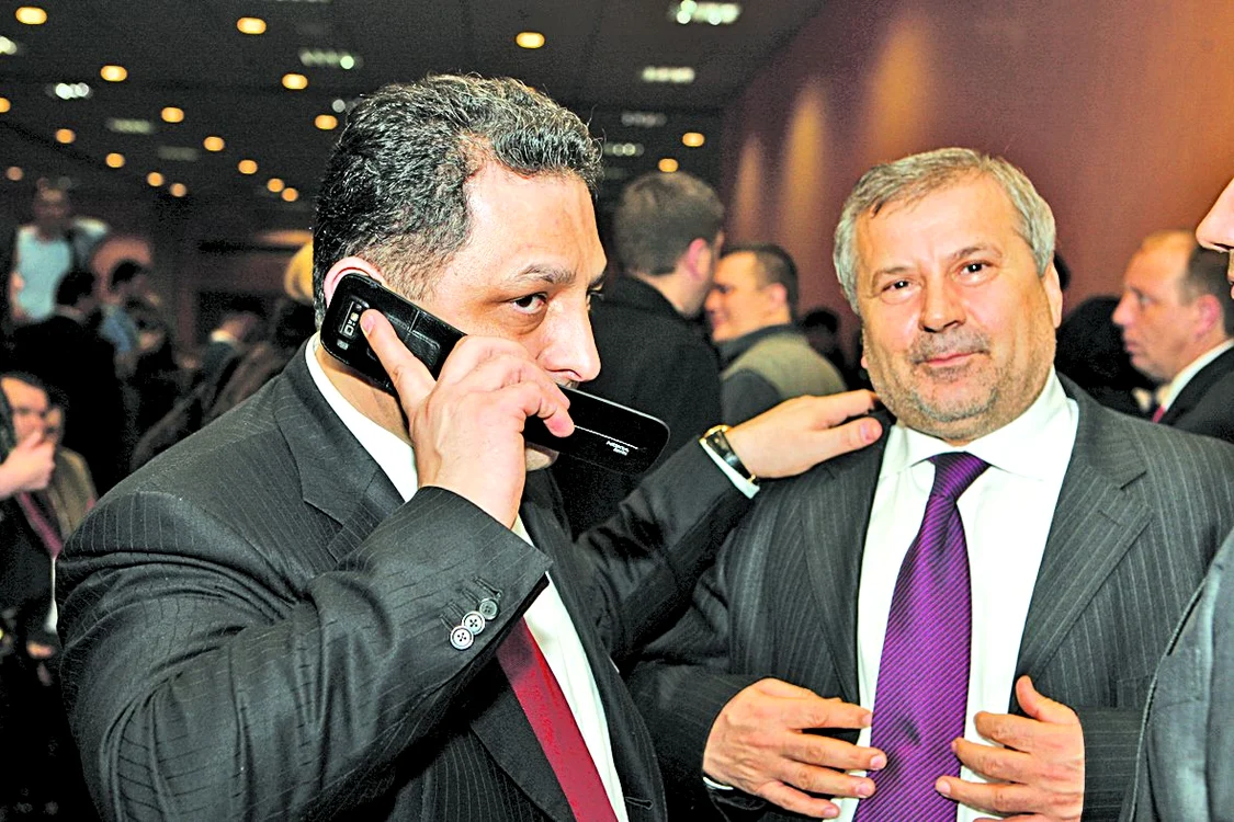 Vanghelie schimbă telefoanele  ca pe şosete