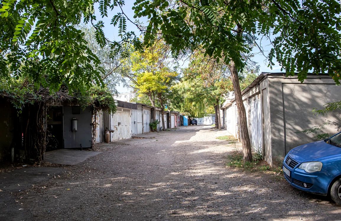 Zeci de garaje demolate într-un cartier din Galați FOTO: Primăria Galați