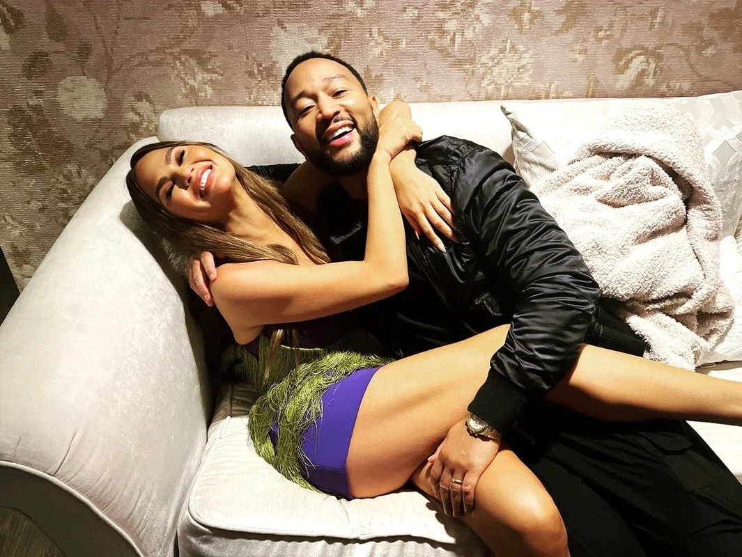 Chrissy Teigen și John Legend (2) jpg