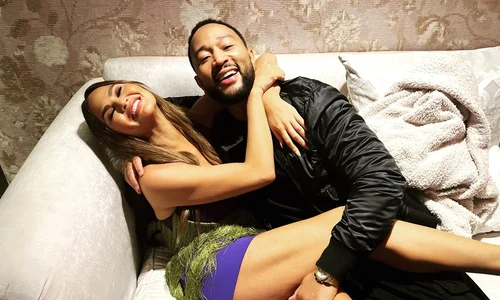 Chrissy Teigen și John Legend (2) jpg