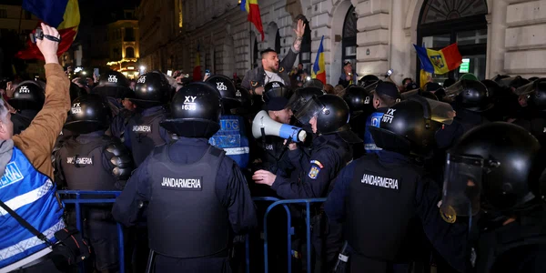 Proteste față de decizia BEC de a respinge candidatura lui Calin Georgescu FOTO  Inquam Photos / George Calin 